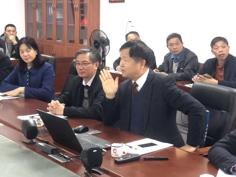 3到訪名校長、專家黃新古校長（前排右一）、于偉就校長（左一）.jpg